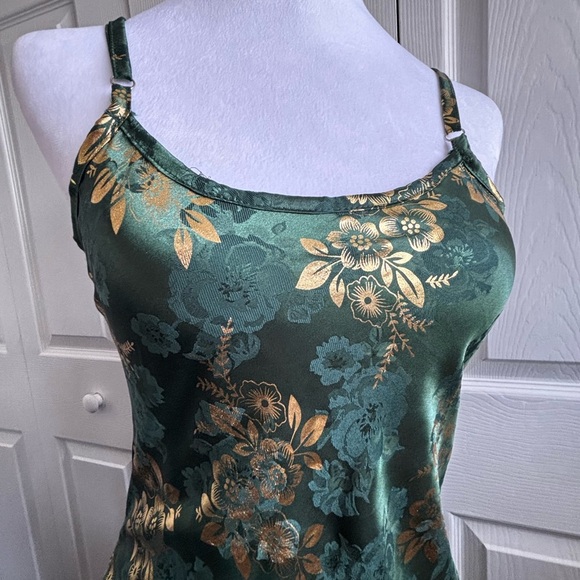 Elegant Green Floral Dress - Picture 6 of 9